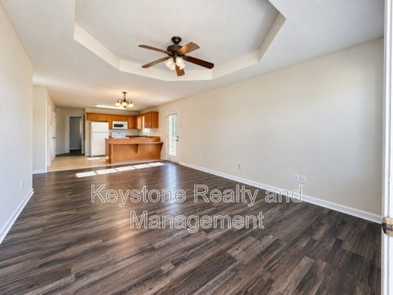 163 W. Oak Street property image