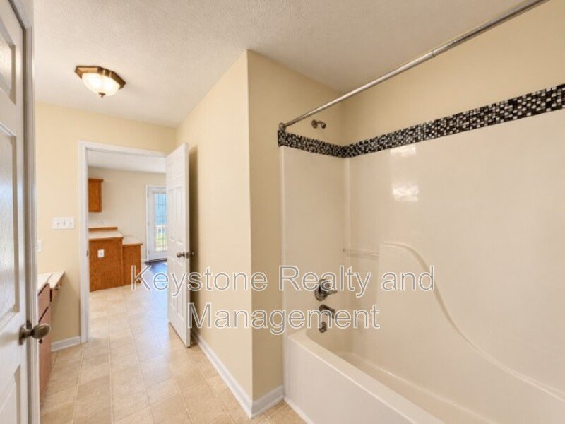 163 W. Oak Street property image