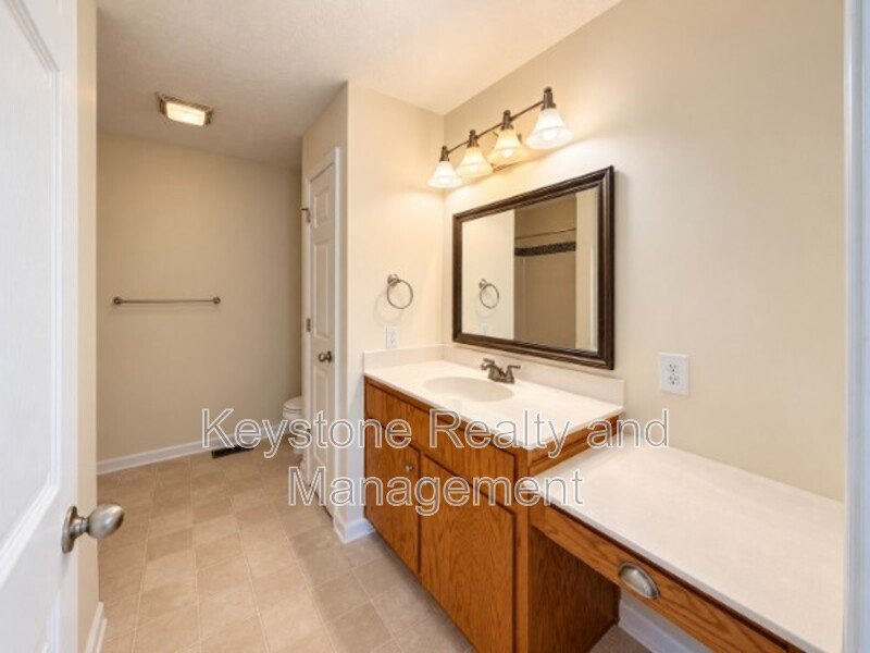 163 W. Oak Street property image