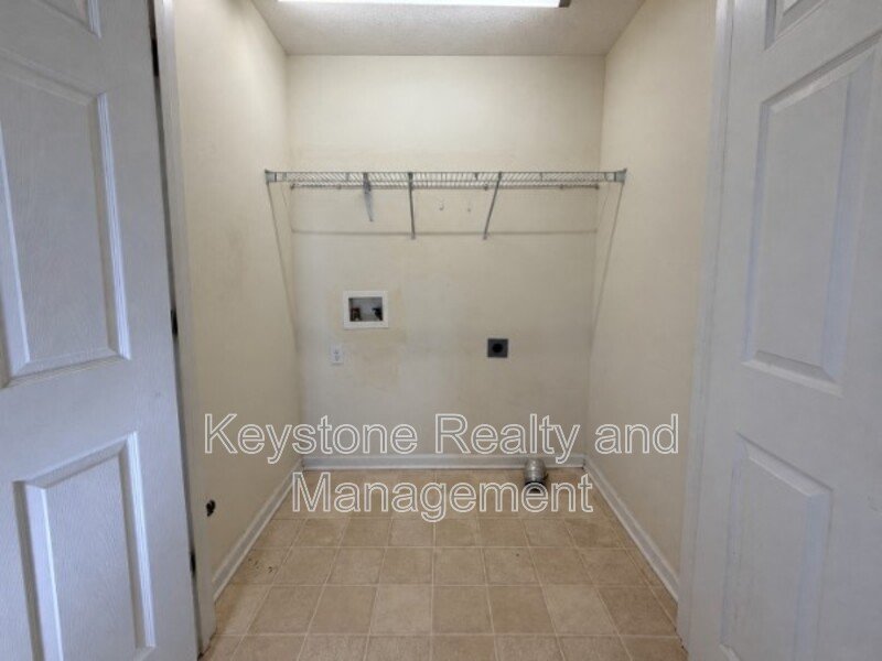 163 W. Oak Street property image