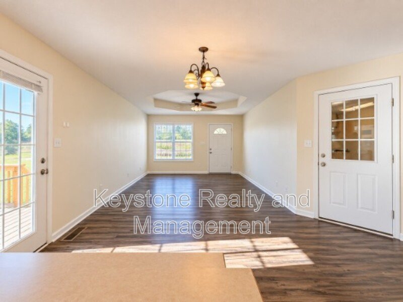 163 W. Oak Street property image