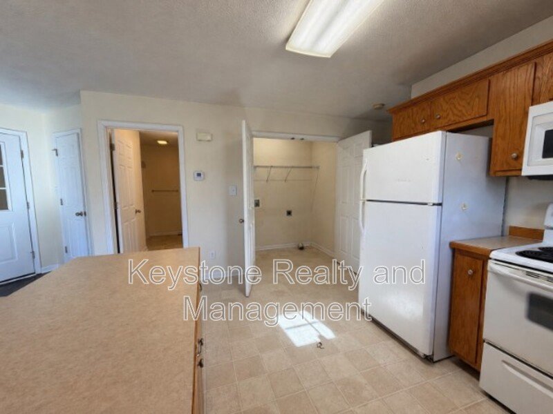 163 W. Oak Street property image