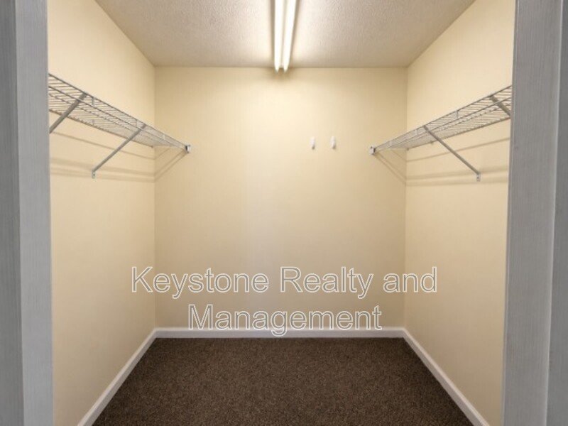 163 W. Oak Street property image