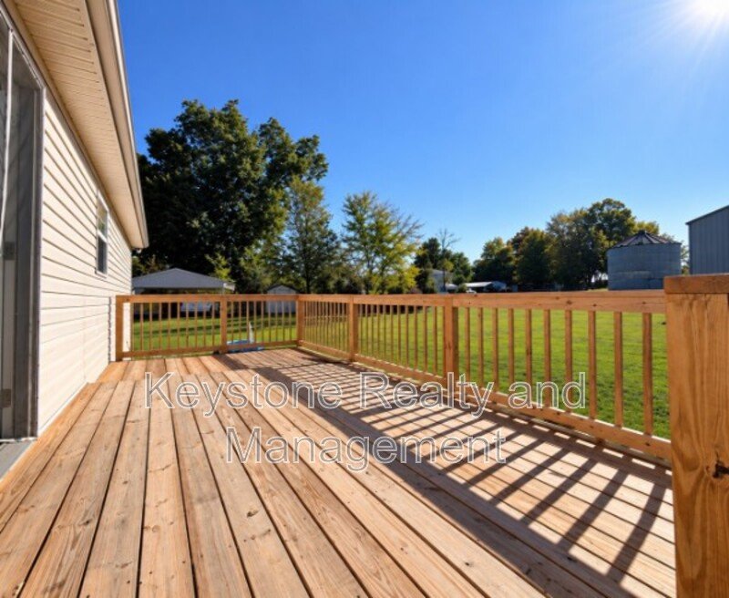 163 W. Oak Street property image