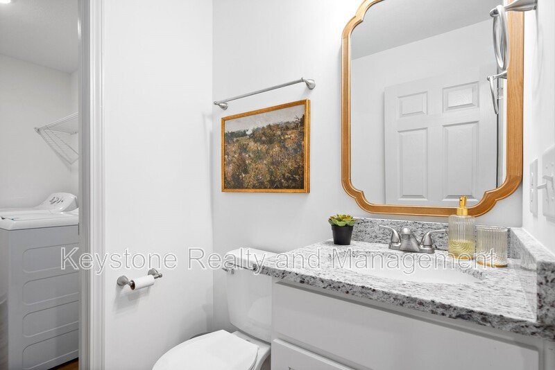 933 Center Road Unit B property image