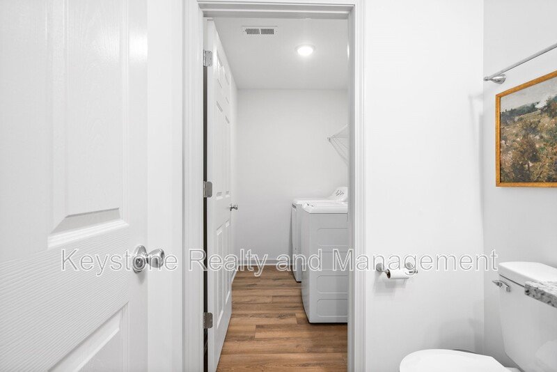 933 Center Road Unit B property image
