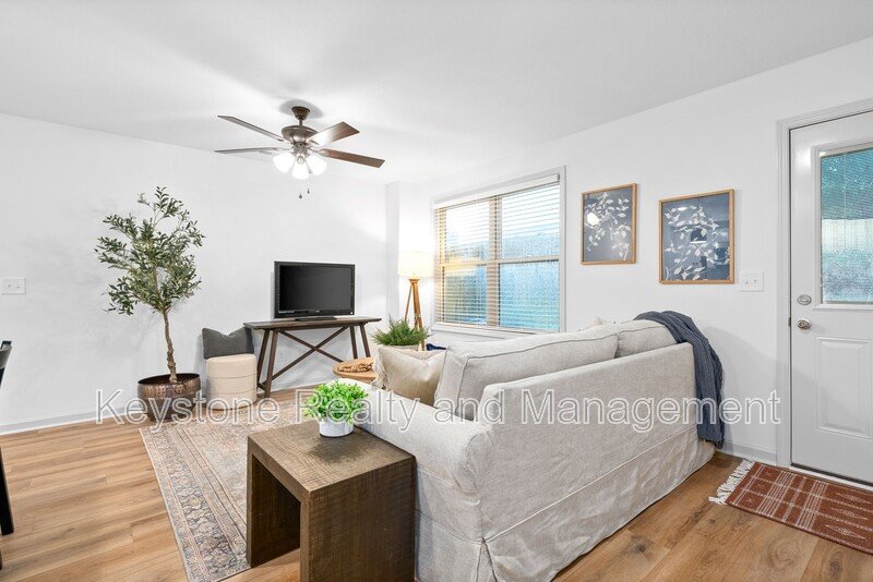 933 Center Road Unit B property image