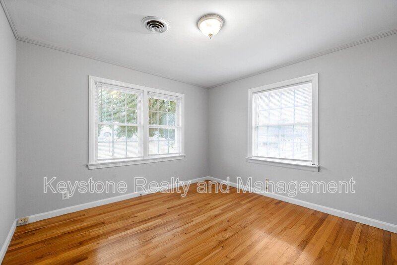 1319 Fort Campbell Blvd property image