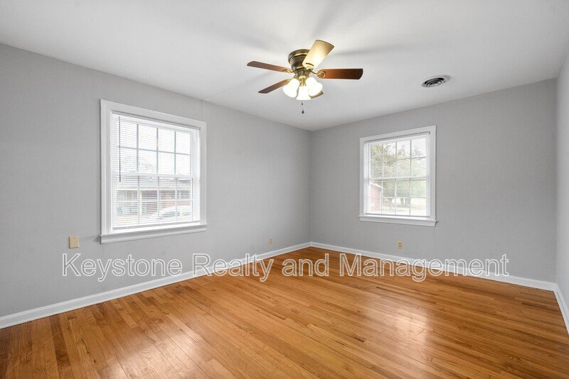 1319 Fort Campbell Blvd property image