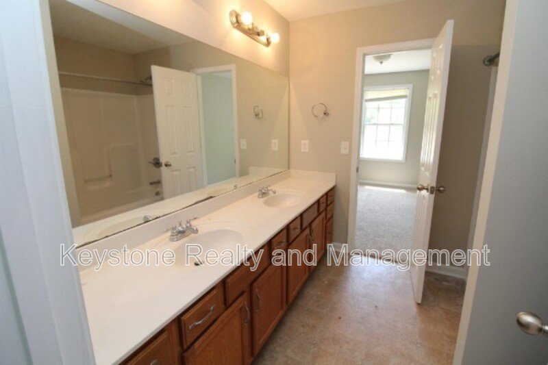 938 Cumberland Drive Unit B property image