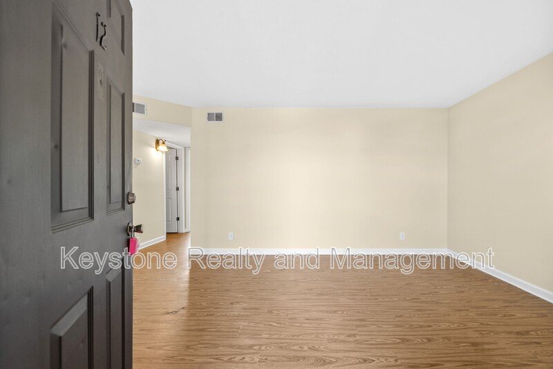 812 Pembroke Oak Grove Road Unit 16 property image