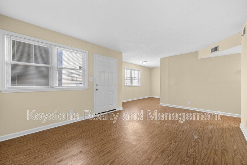 812 Pembroke Oak Grove Road Unit 16 property image