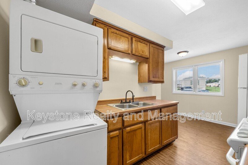 812 Pembroke Oak Grove Road Unit 16 property image