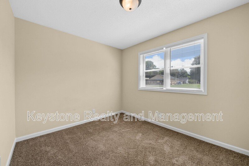 812 Pembroke Oak Grove Road Unit 16 property image