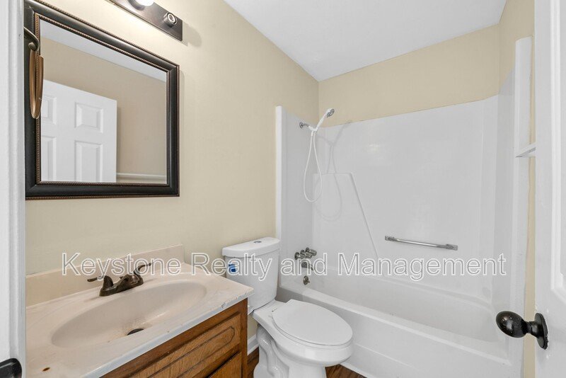 812 Pembroke Oak Grove Road Unit 16 property image