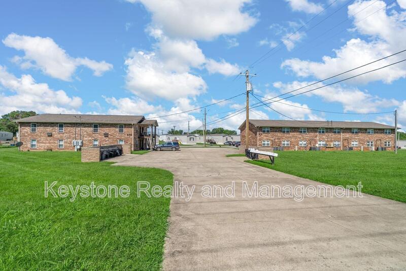 812 Pembroke Oak Grove Road Unit 16 property image