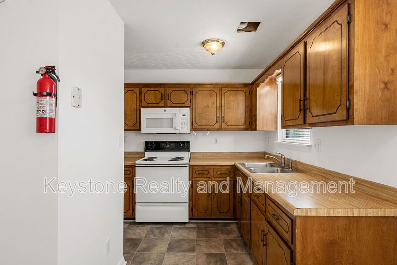 1375 Thompsonville Lane property image