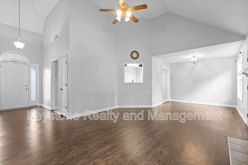 1405 Mutual Drive property image