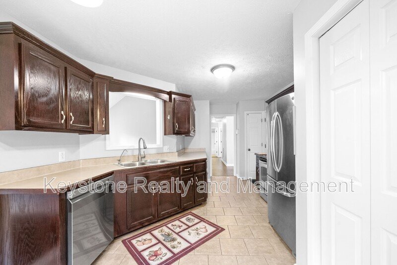 1405 Mutual Drive property image