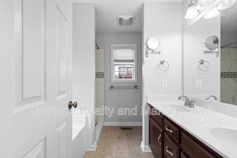1405 Mutual Drive property image
