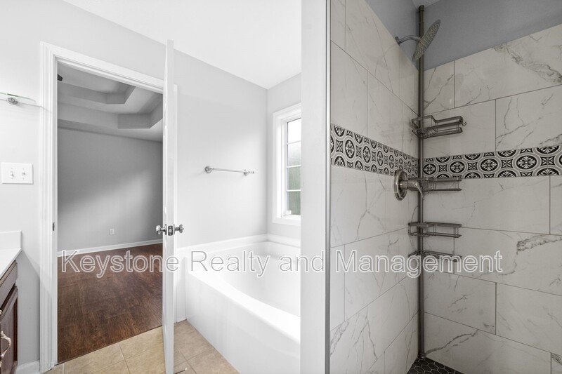 1405 Mutual Drive property image