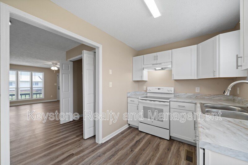 290 Thompsonville Lane Unit 303 property image