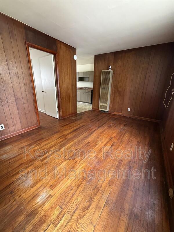 315 Crestview Drive property image