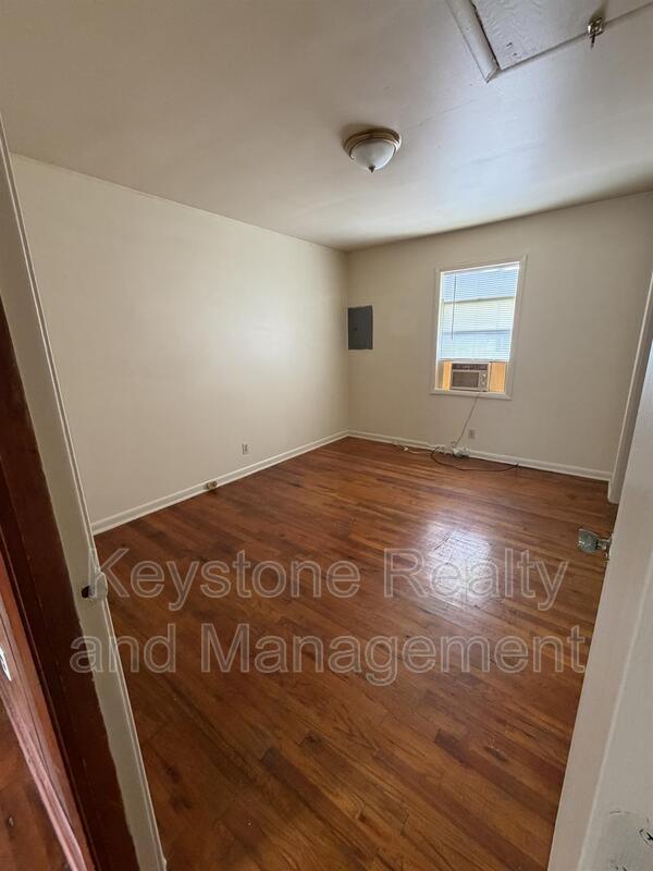 315 Crestview Drive property image