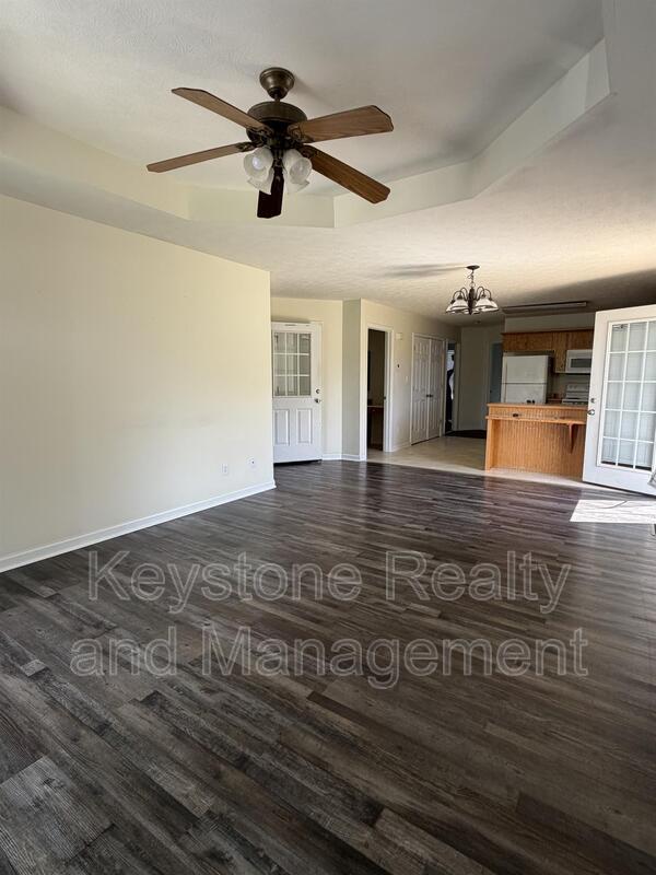 163 W. Oak Street property image