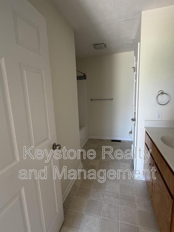 163 W. Oak Street property image