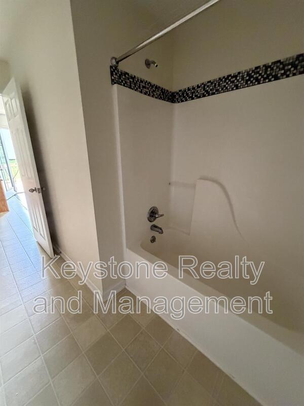 163 W. Oak Street property image