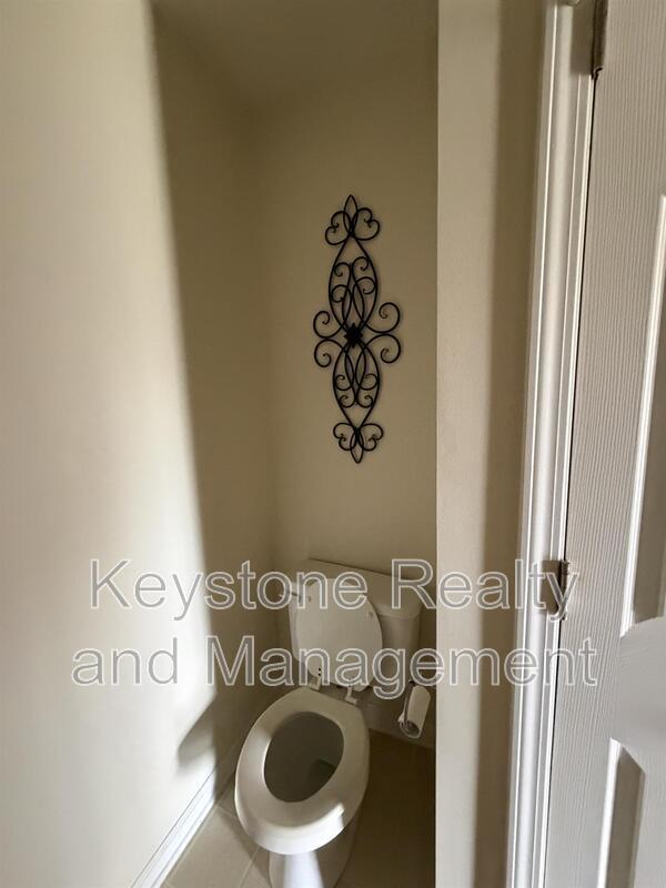 163 W. Oak Street property image