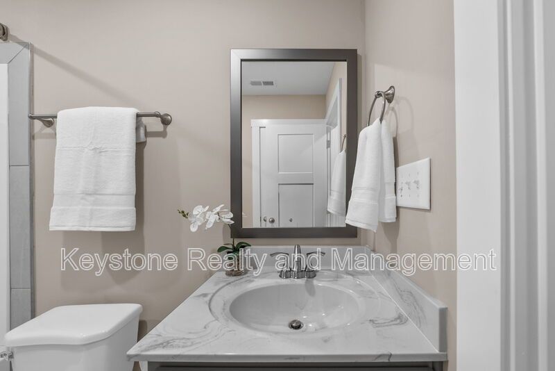302 Wisteria Lane property image