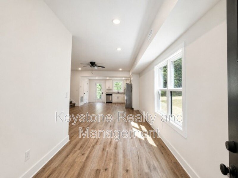 925 Ford Street Bedroom A property image