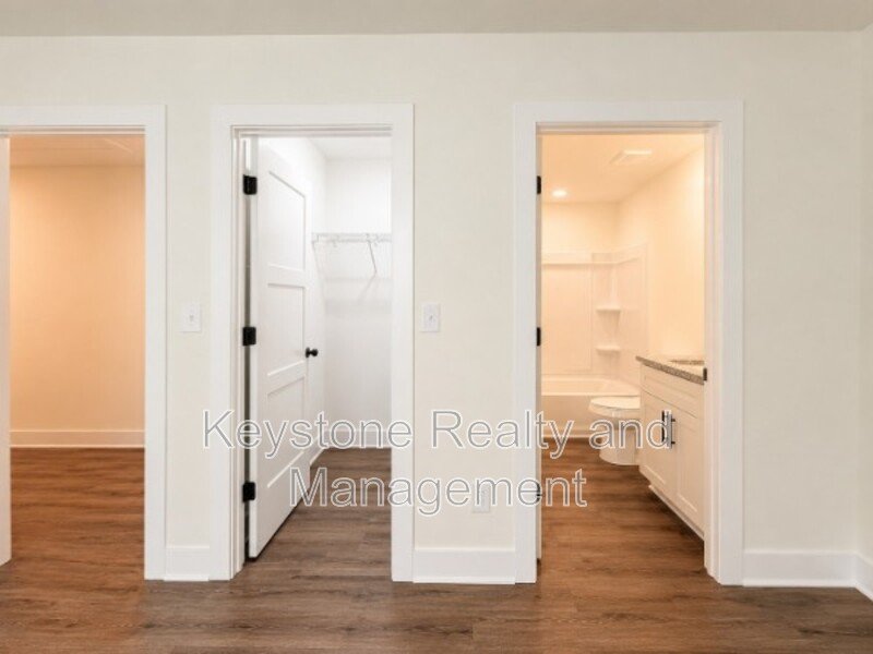 925 Ford Street Bedroom A property image