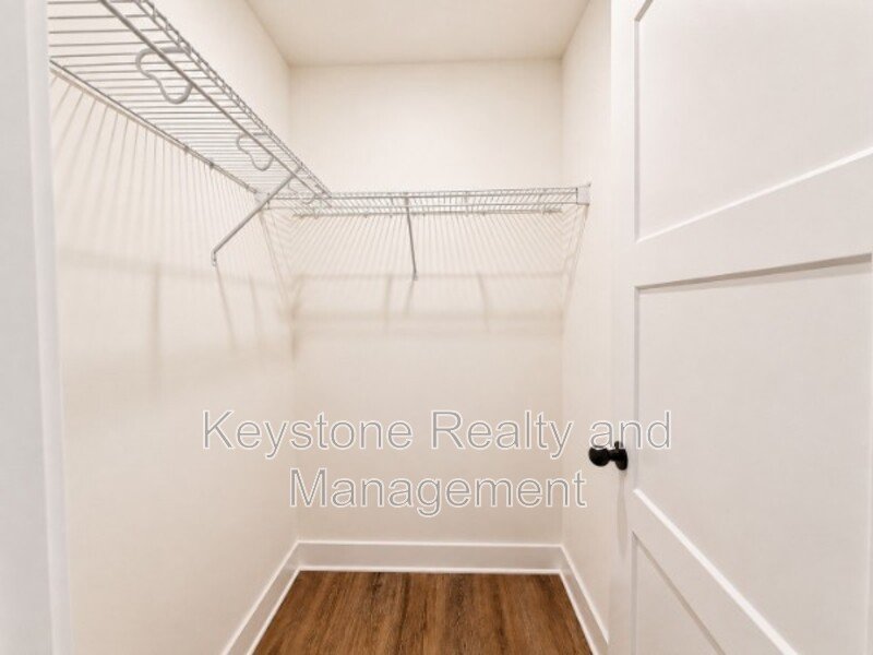925 Ford Street Bedroom B property image