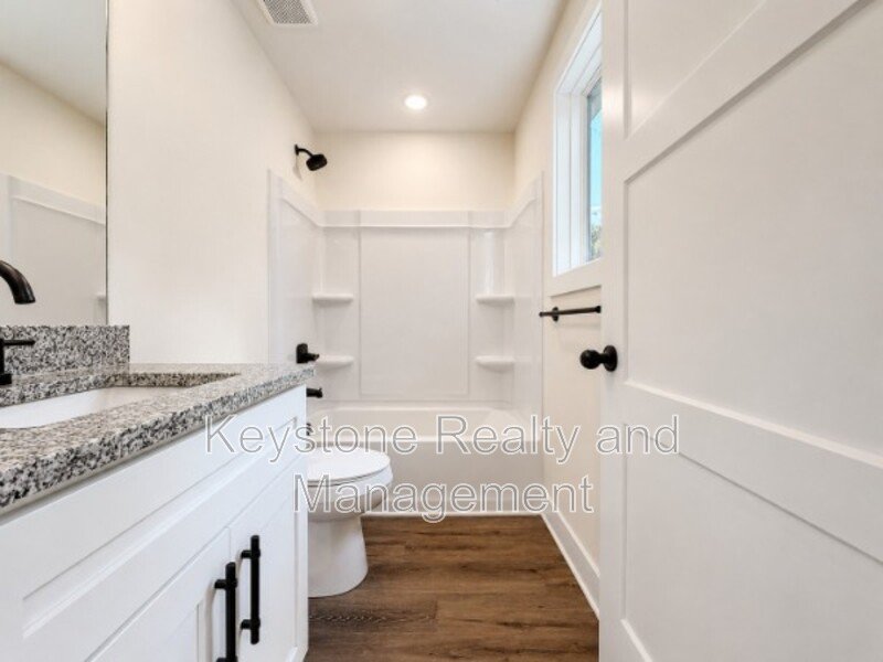 925 Ford Street Bedroom C property image
