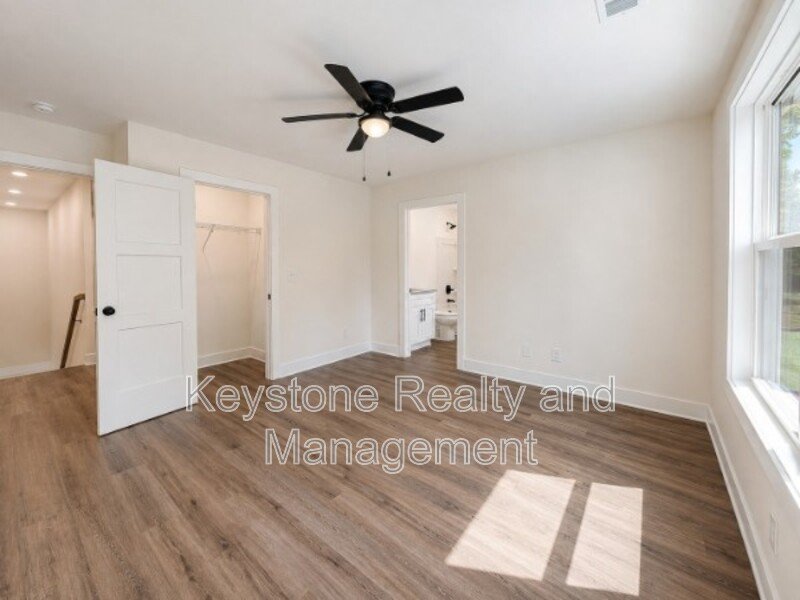 925 Ford Street Bedroom D property image