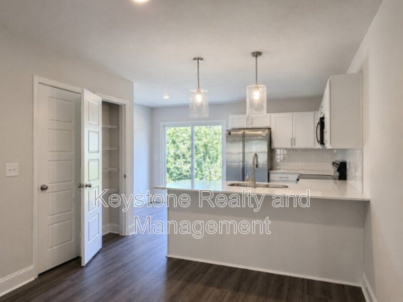 1304 W. Woodland Valley Lane property image