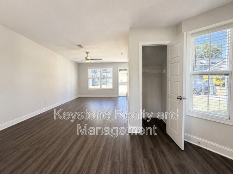 1207 W. Woodland Valley Lane property image