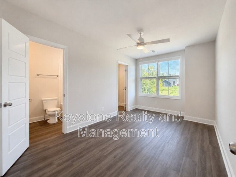 1207 W. Woodland Valley Lane property image