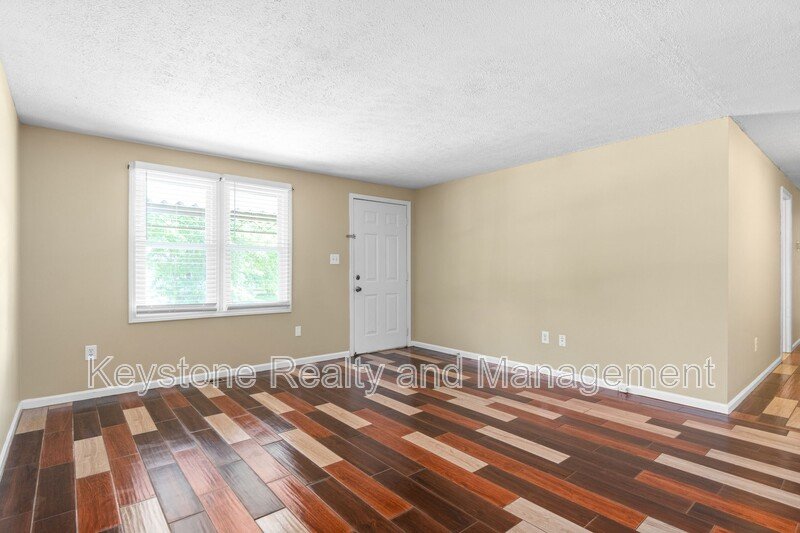 944 Linda Drive property image