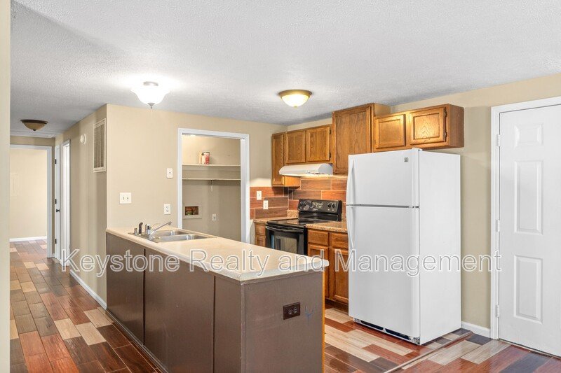 944 Linda Drive property image