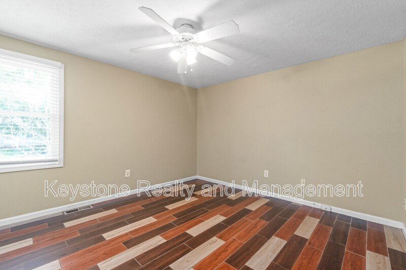 944 Linda Drive property image
