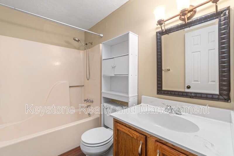 944 Linda Drive property image