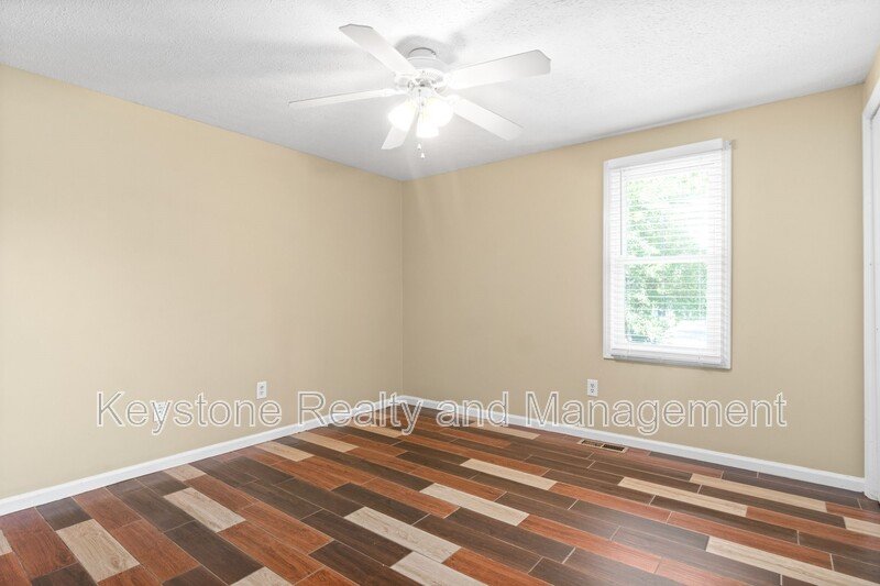 944 Linda Drive property image