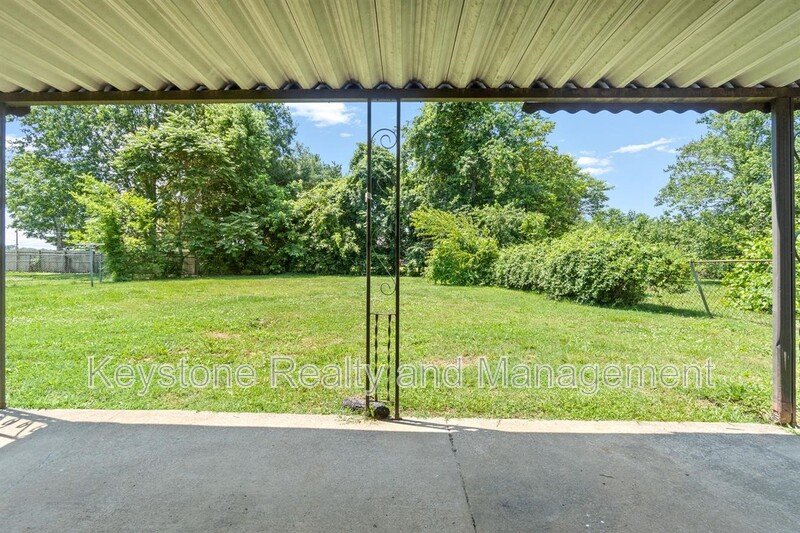 944 Linda Drive property image