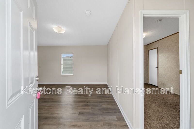812 Monroe Lane property image