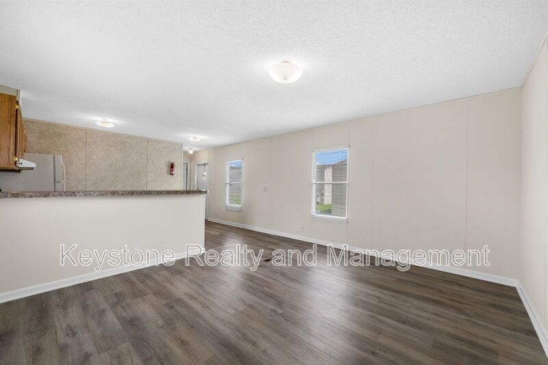 812 Monroe Lane property image