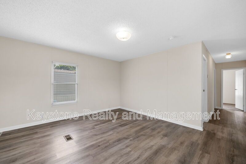 812 Monroe Lane property image